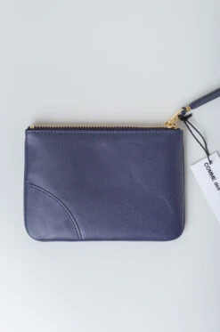 Comme Des Garçons – Wallet Classic Line SA8100 – Navy 7 Comme Des Garçons – Wallet Classic Line SA8100 – Navy -Salomon Boutique rdv cdg 29 scaled 1