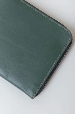 Comme Des Garçons – Wallet Classic Line SA3100 – Bottle Green -Salomon Boutique rdv cdg 66 scaled 2