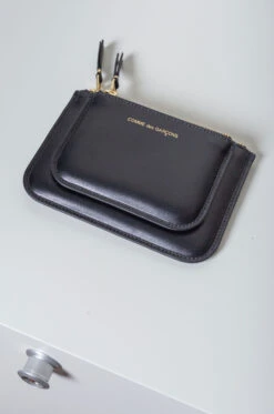Comme Des Garçons – Wallet 8100OP – Black -Salomon Boutique rdv cdg 71 scaled 1