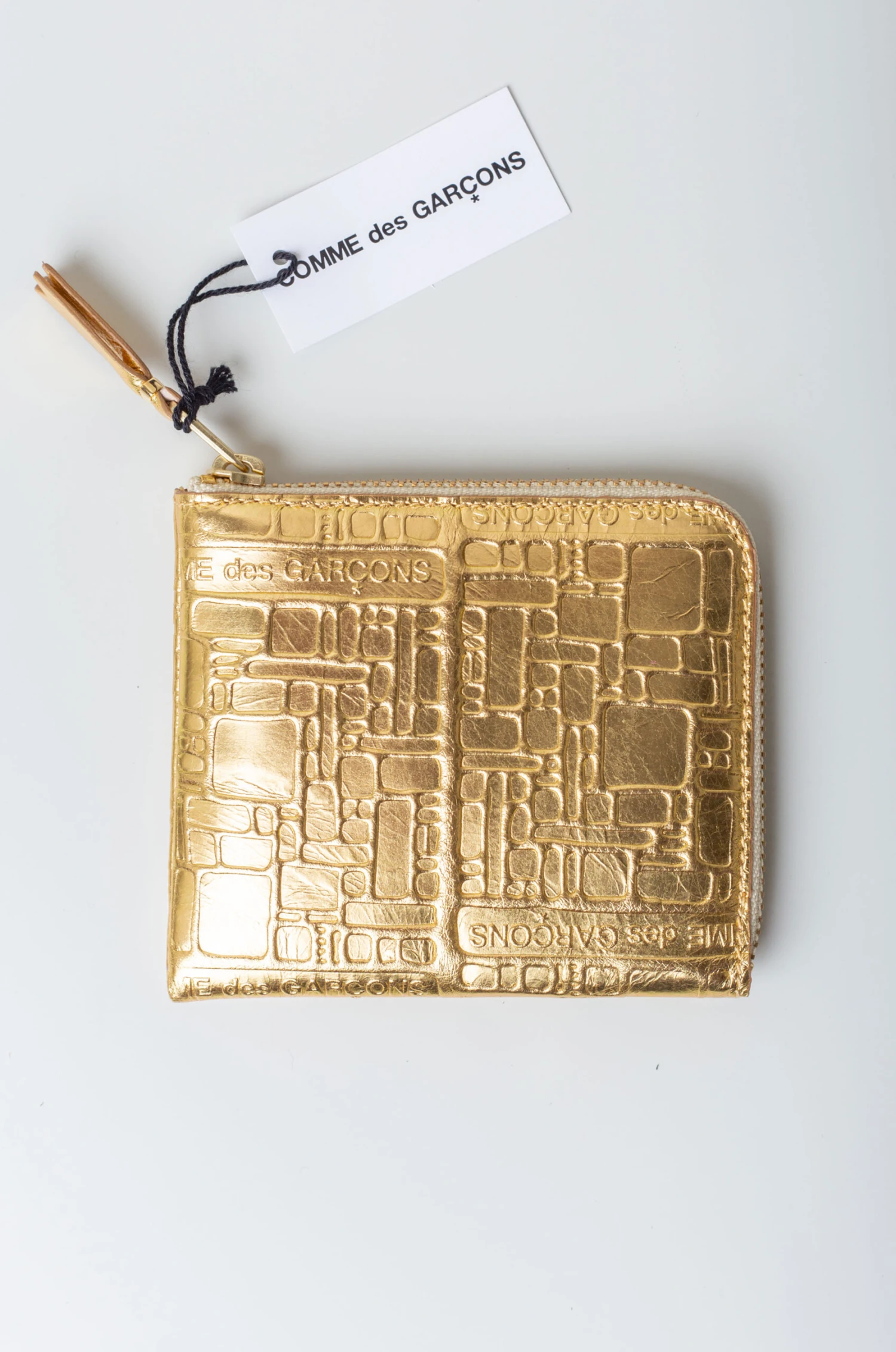 Comme Des Garçons – Wallet Logotype SA3100EG – Gold 4 Comme Des Garçons – Wallet Logotype SA3100EG – Gold – Image 2