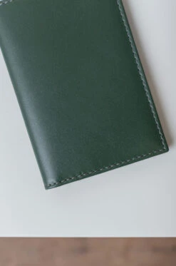Comme Des Garçons – Wallet Classic No Zip SA6400 – Bottle Green -Salomon Boutique rdv cdg 94 scaled 1