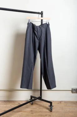 Cellar Door – Vitto Trousers – Grigio Scuro -Salomon Boutique rdv cellar door 15 scaled 1