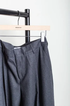 Cellar Door – Vitto Trousers – Grigio Scuro -Salomon Boutique rdv cellar door 16 scaled 1