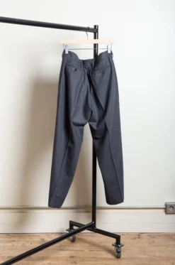 Cellar Door – Vitto Trousers – Grigio Scuro -Salomon Boutique rdv cellar door 17 scaled 1