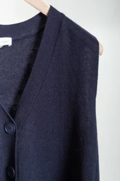 C.T. Plage – Ladies V-neck Sleeveless Cardigan – CT25108-75- B.Navy 11 C.T. Plage – Ladies V-neck Sleeveless Cardigan – CT25108-75- B.Navy -Salomon Boutique rdv ct plage 30 scaled 1