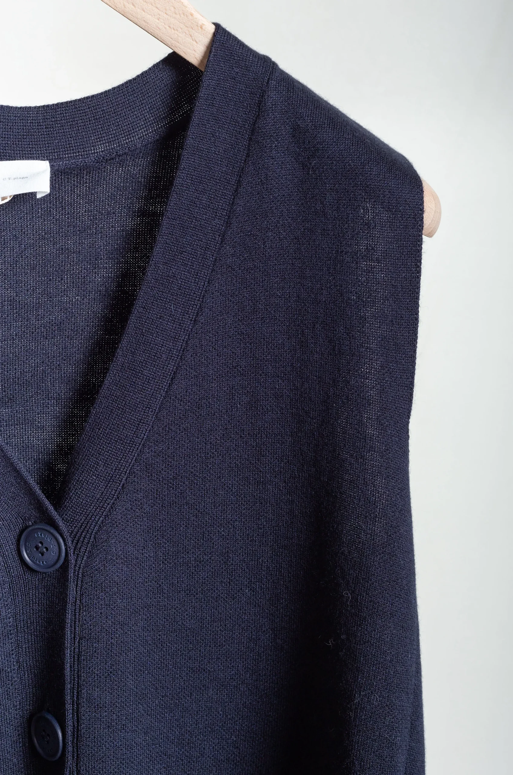 C.T. Plage – Ladies V-neck Sleeveless Cardigan – CT25108-75- B.Navy 6 C.T. Plage – Ladies V-neck Sleeveless Cardigan – CT25108-75- B.Navy – Image 4