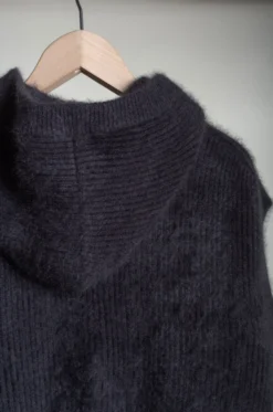 C.T. Plage – Ladies Hood Vest CT24322-15 – Black 13 C.T. Plage – Ladies Hood Vest CT24322-15 – Black -Salomon Boutique rdv ctplage 30 scaled 1