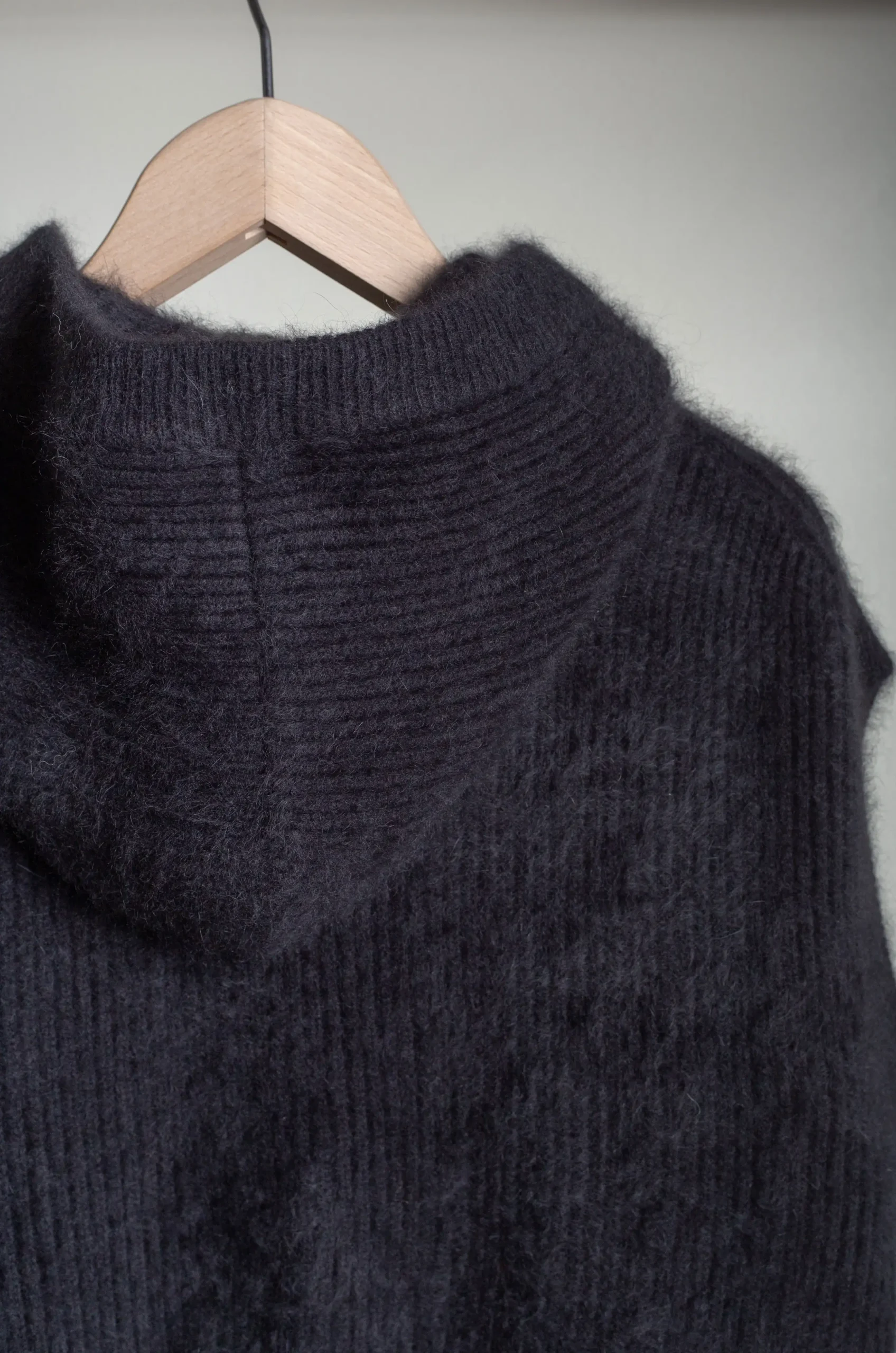 C.T. Plage – Ladies Hood Vest CT24322-15 – Black 8 C.T. Plage – Ladies Hood Vest CT24322-15 – Black – Image 6