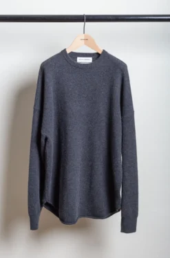 Extreme Cashmere – N°53 Crew Hop Sweater – Shadow