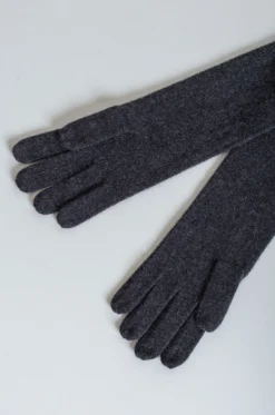 Extreme Cashmere – N°241 Opera Gloves – Shadow -Salomon Boutique rdv extreme cashmere 78 scaled 1