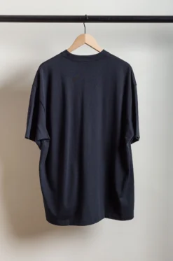 Handvaerk – Crewneck Pocket Tee – Black 9 Handvaerk – Crewneck Pocket Tee – Black -Salomon Boutique rdv handvaerk 03 scaled 1