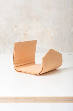 Hender Scheme – Wallet OL-RC-FLW – Natural 9 Hender Scheme – Wallet OL-RC-FLW – Natural -Salomon Boutique rdv hender scheme 149 scaled 1