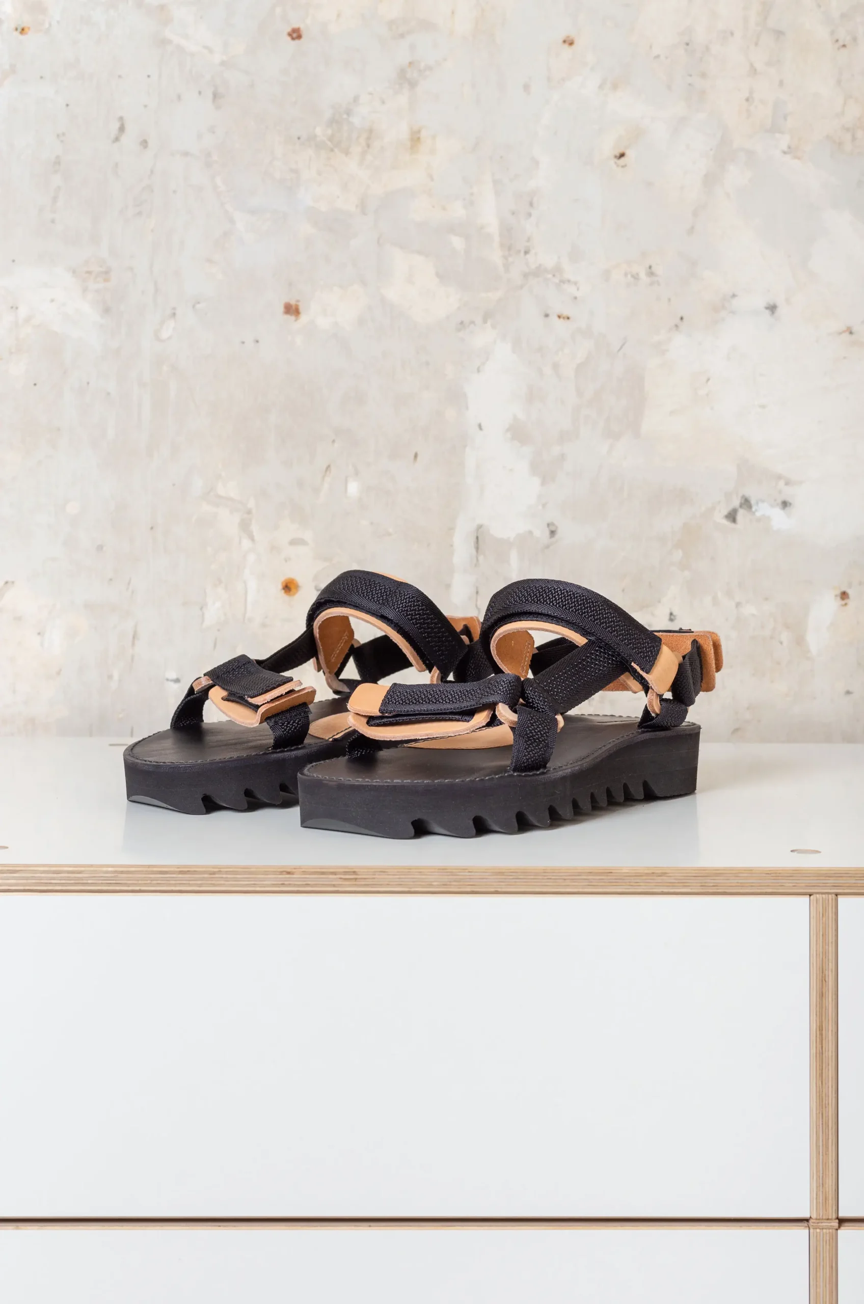 Hender Scheme – Men Shoes MJ-S-WEB – Black/Natural 4 Hender Scheme – Men Shoes MJ-S-WEB – Black/Natural – Image 2