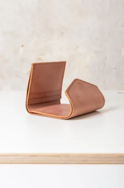 Hender Scheme – Wallet OL-RC-FLW – Brown -Salomon Boutique rdv hender scheme 155 scaled 1