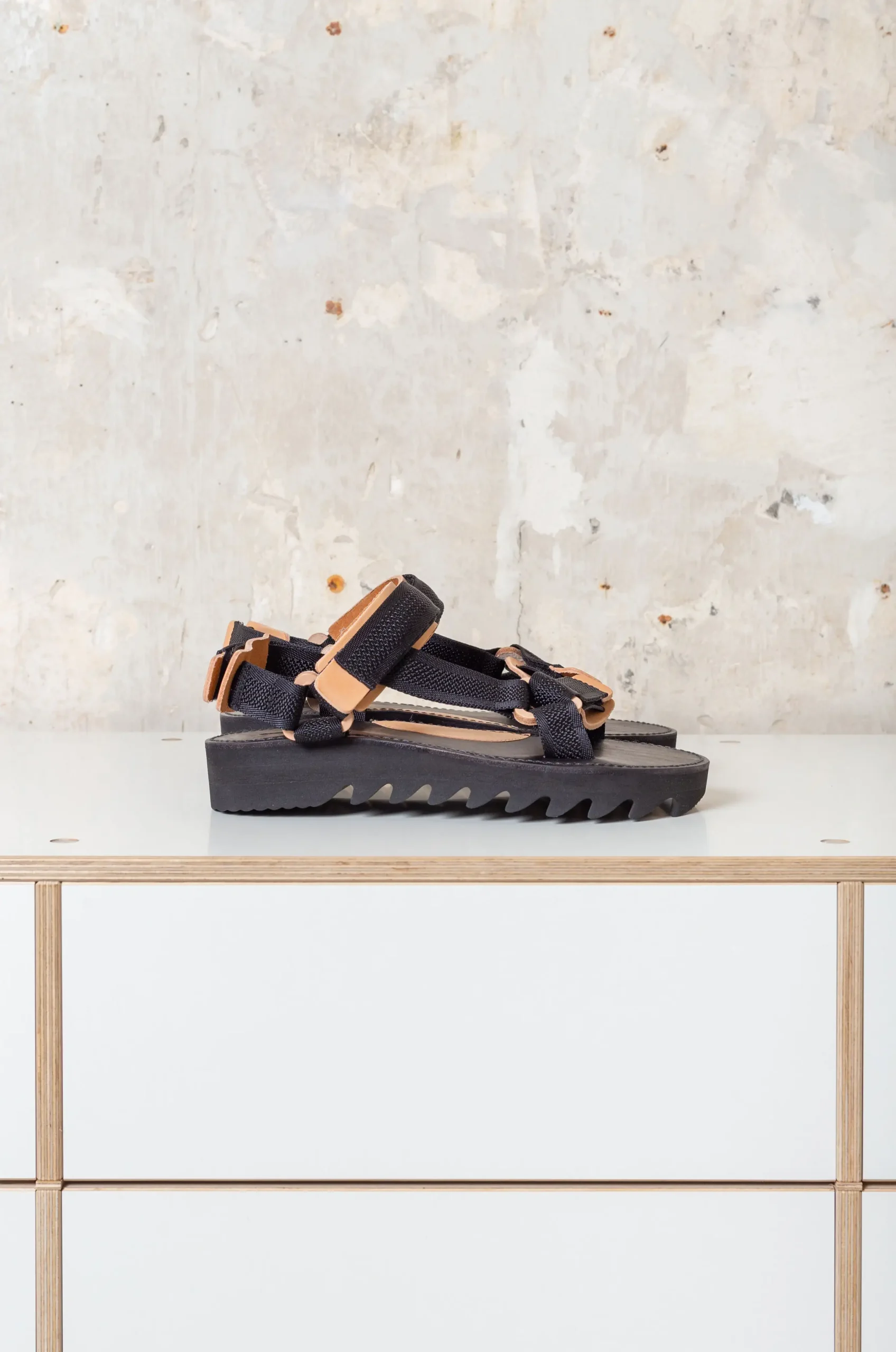 Hender Scheme – Men Shoes MJ-S-WEB – Black/Natural 6 Hender Scheme – Men Shoes MJ-S-WEB – Black/Natural – Image 4