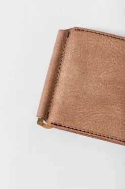 Hender Scheme – Money Clip MJ-RC-MCL – Choco 10 Hender Scheme – Money Clip MJ-RC-MCL – Choco -Salomon Boutique rdv hender scheme 172 scaled 1