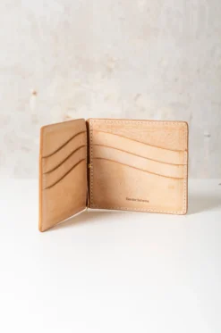 Hender Scheme – Money Clip MJ-RC-MCL – Natural -Salomon Boutique rdv hender scheme 180 scaled 1