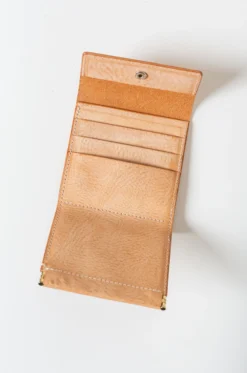 Hender Scheme – Wallet LI-RC-CLW – Natural 11 Hender Scheme – Wallet LI-RC-CLW – Natural -Salomon Boutique rdv hender scheme 184 scaled 1