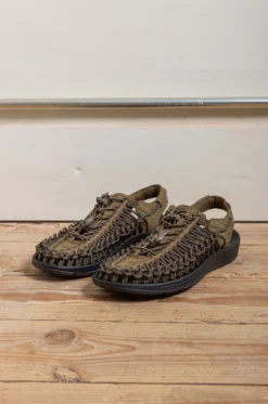 Keen – Uneek Men Sandals – Dark Olive/Black