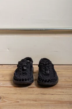 Keen – Uneek Women Sandals – Black/Black -Salomon Boutique rdv keen 26 scaled 1