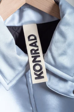 Konrad – Ev Jacket – Couture Sky/Black 17 Konrad – Ev Jacket – Couture Sky/Black -Salomon Boutique rdv konrad 01 scaled 1