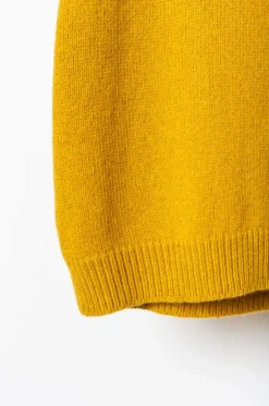 Labo.art – Gilet Brio Knitwear – Mustard -Salomon Boutique rdv laboart 17 scaled 1