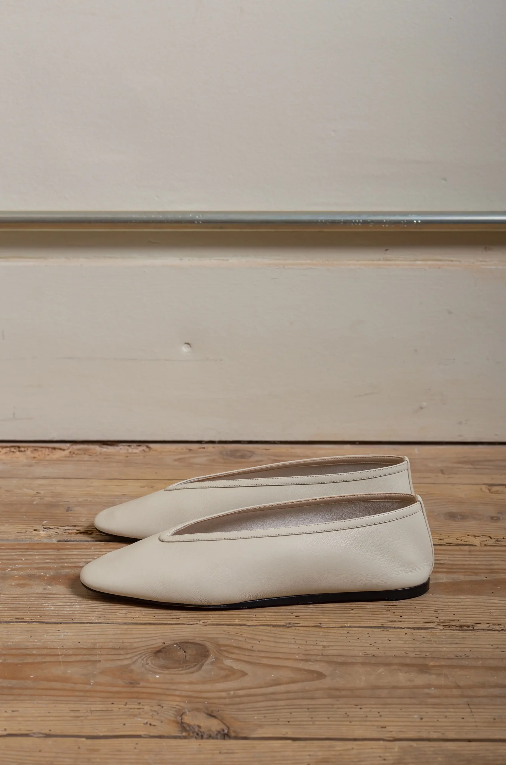 Le Monde Béryl – Luna Slipper Leather – Ecru 6 Le Monde Béryl – Luna Slipper Leather – Ecru – Image 4