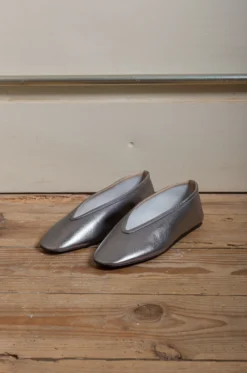 Le Monde Béryl – Luna Slipper Leather – Silver 14 Le Monde Béryl – Luna Slipper Leather – Silver -Salomon Boutique rdv lemonde 07 scaled 1