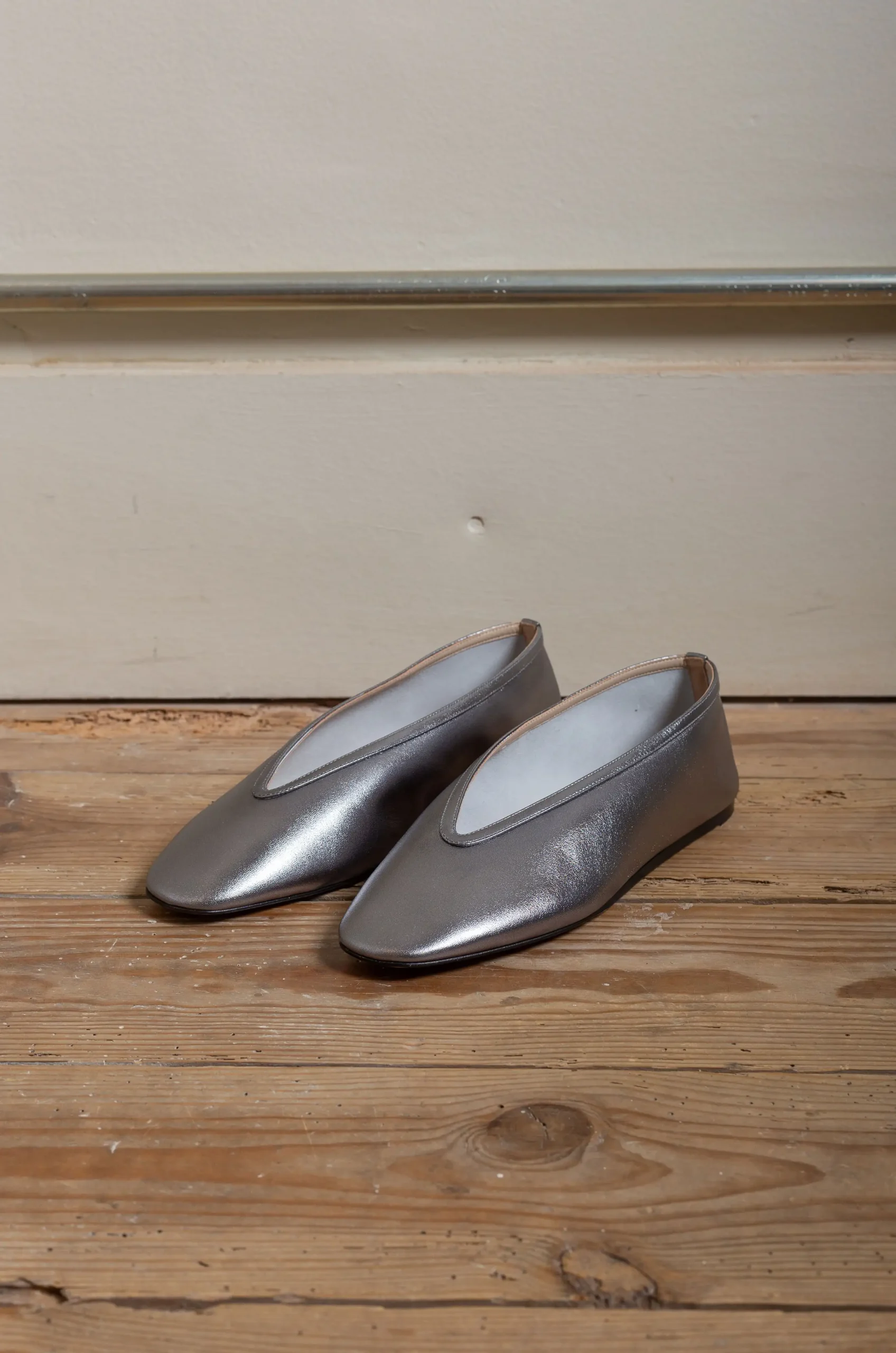 Le Monde Béryl – Luna Slipper Leather – Silver 8 Le Monde Béryl – Luna Slipper Leather – Silver – Image 6