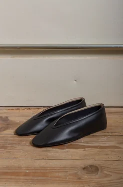 Le Monde Béryl – Luna Slipper Leather – Black -Salomon Boutique rdv lemonde 13 scaled 1