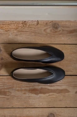 Le Monde Béryl – Luna Slipper Leather – Black -Salomon Boutique rdv lemonde 16 scaled 1