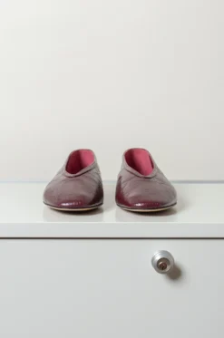 Le Monde Béryl – Luna Slipper Naplack – Aubergine -Salomon Boutique rdv lemondeberyl 06 scaled 1