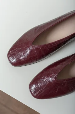 Le Monde Béryl – Luna Slipper Naplack – Aubergine -Salomon Boutique rdv lemondeberyl 10 scaled 1