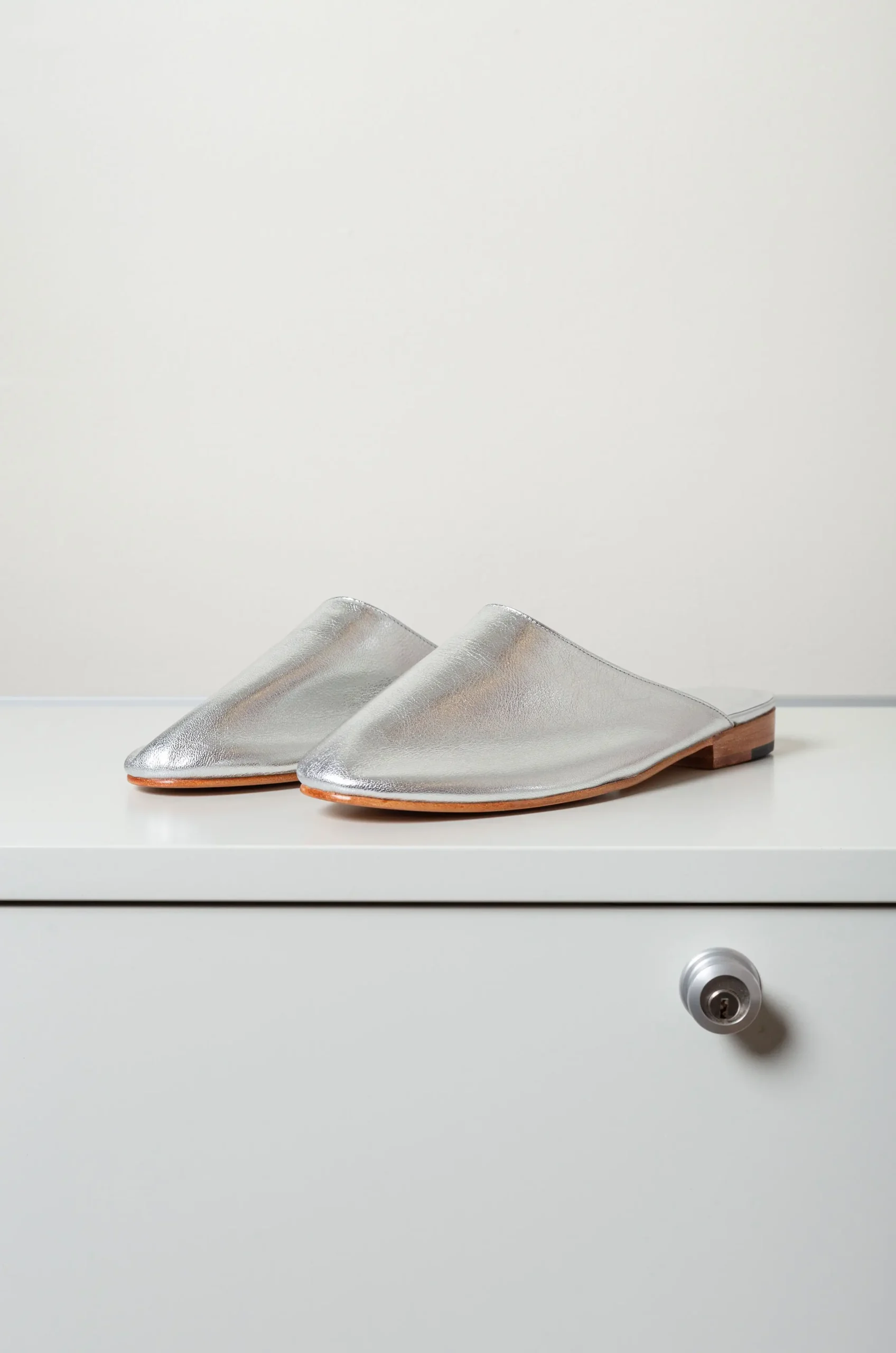 Martiniano – Mule Flat Shoes – Silver 6 Martiniano – Mule Flat Shoes – Silver – Image 4