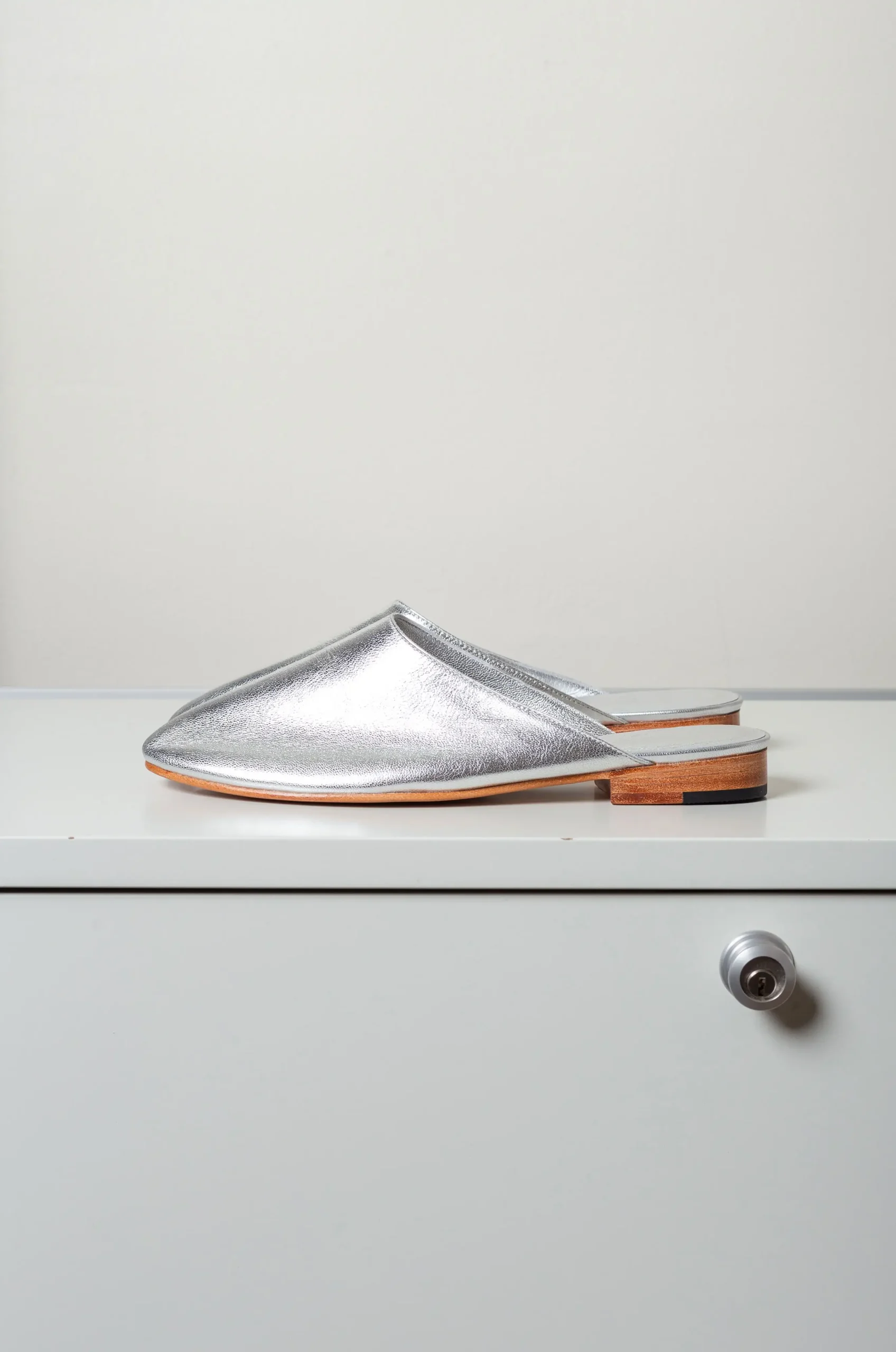 Martiniano – Mule Flat Shoes – Silver 5 Martiniano – Mule Flat Shoes – Silver – Image 3