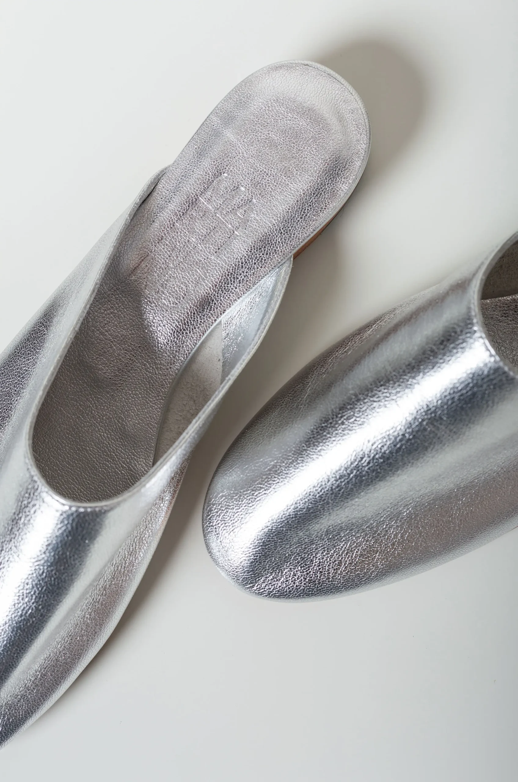 Martiniano – Mule Flat Shoes – Silver 4 Martiniano – Mule Flat Shoes – Silver – Image 2