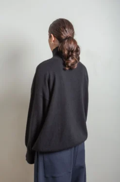 OYUNA – Knitted Oversized High Neck Sweater – KOTTO Black -Salomon Boutique rdv oyuna 30 scaled 1