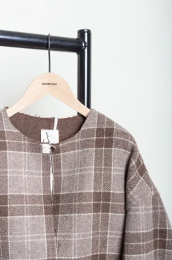 Quitan – 3D Cardigan 4220003 – Charcoal -Salomon Boutique rdv quitan 09 scaled 1