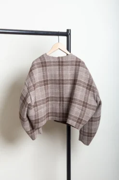 Quitan – 3D Cardigan 4220003 – Charcoal -Salomon Boutique rdv quitan 10 scaled 1