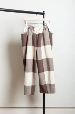 Quitan – Niwashi Gotto Wide Pants 4240007 – Brown -Salomon Boutique rdv quitan 37 scaled 1