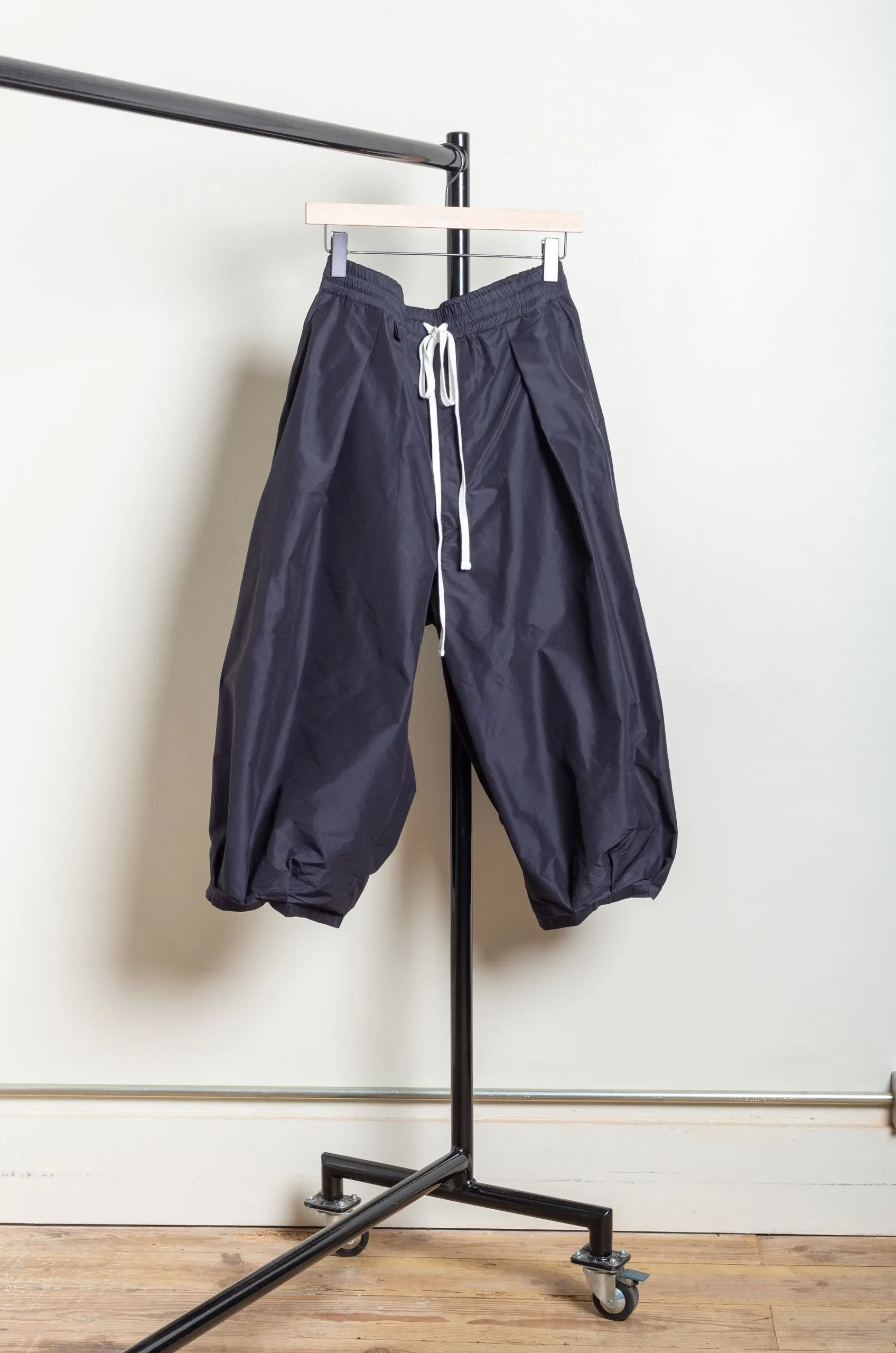 RDV O Globe – GABRIEL Pants 242PA001 – Navy 3 RDV O Globe – GABRIEL Pants 242PA001 – Navy