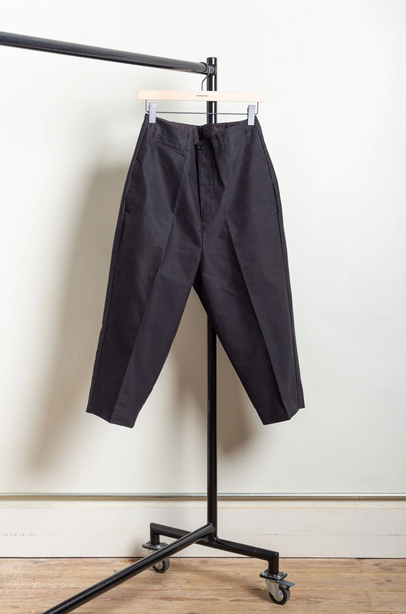 RDV O Globe – BRUCE Pant 242PA003 – Black 5 RDV O Globe – BRUCE Pant 242PA003 – Black – Image 3