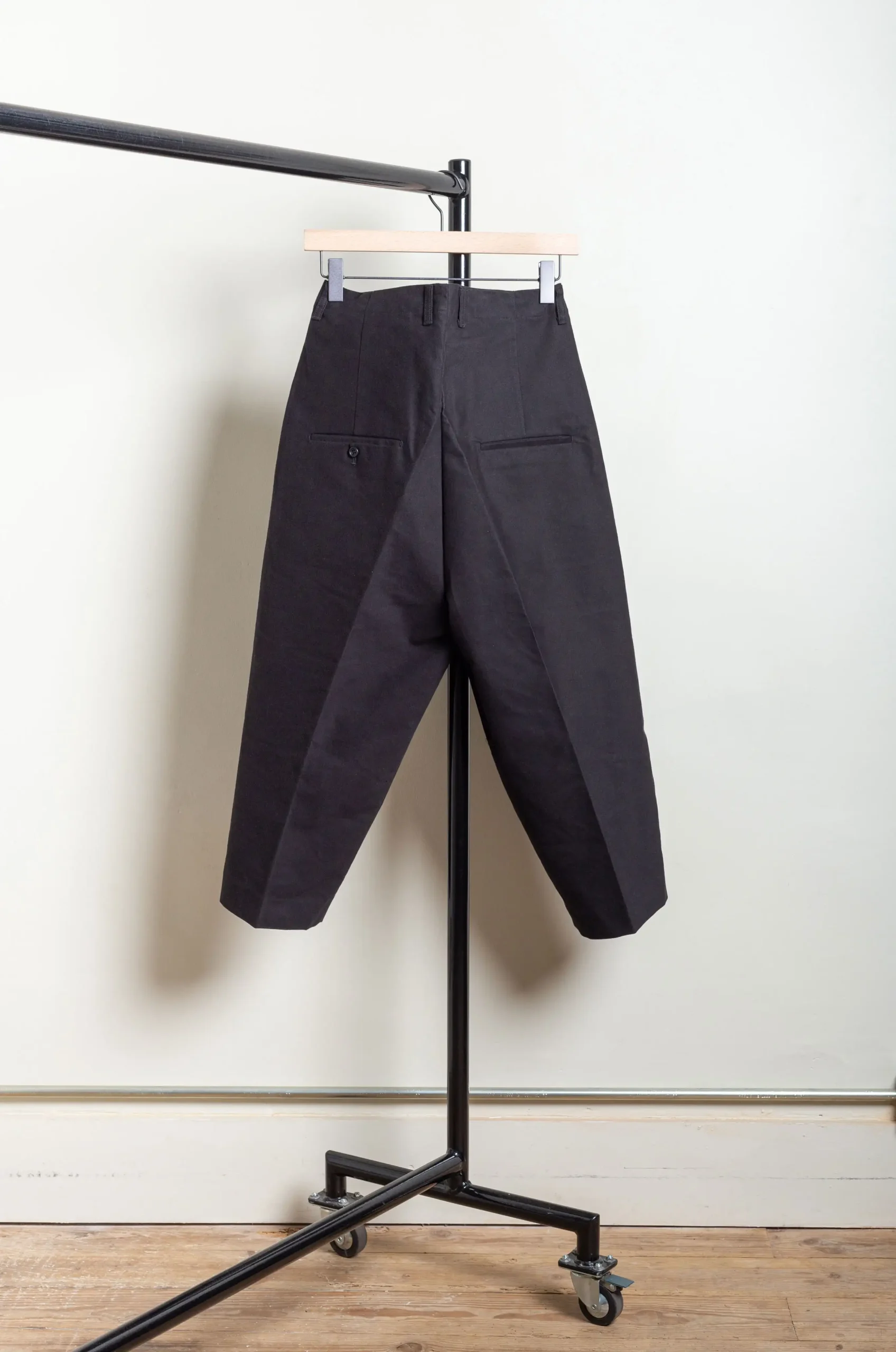 RDV O Globe – BRUCE Pant 242PA003 – Black 8 RDV O Globe – BRUCE Pant 242PA003 – Black – Image 6