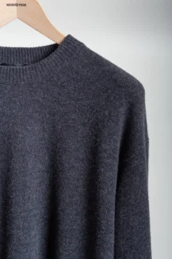Roberto Collina – Knit LS Comfy Roundneck RA37401 – Antracite -Salomon Boutique rdv roberto collina 07 scaled 1
