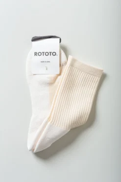Rototo – Washi Cushion Crew Socks R1533 – Ivory -Salomon Boutique rdv rototo 22 scaled 1