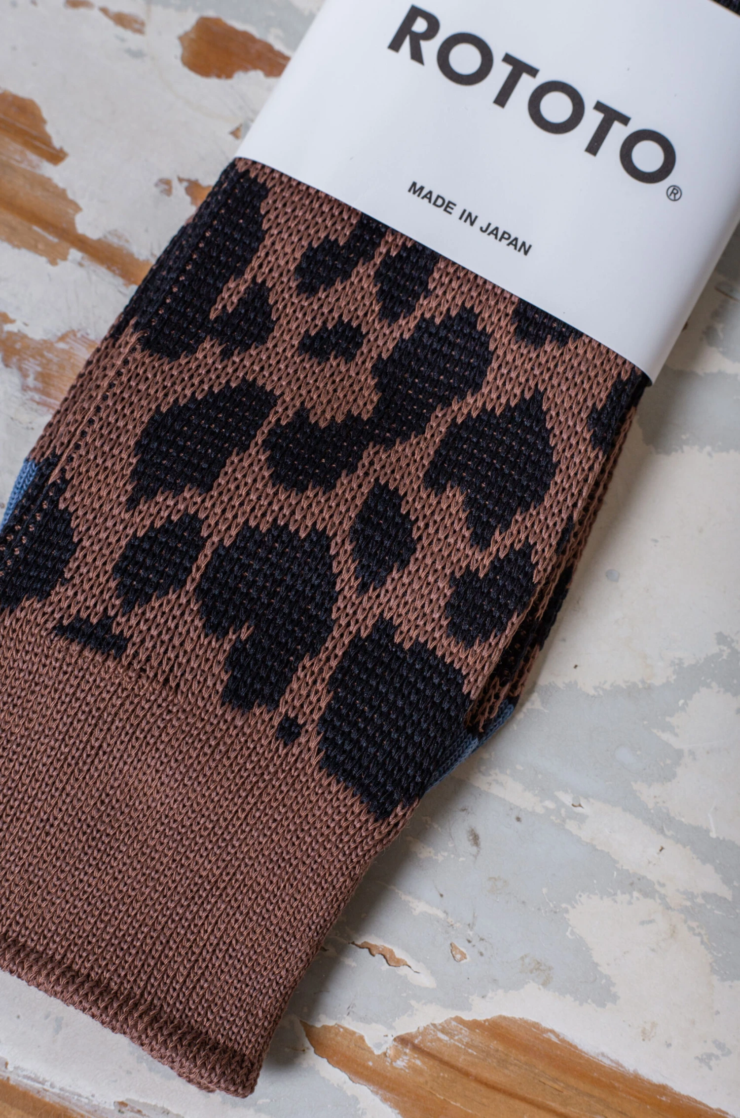Rototo – Organic Cotton & Recycle Polyester Socks Leopard – Brown/L.Blue 4 Rototo – Organic Cotton & Recycle Polyester Socks Leopard – Brown/L.Blue – Image 2