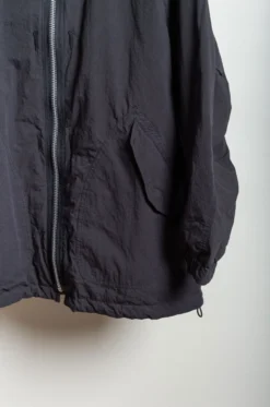 Sage De Cret – High Density CO/NY X CO/PO/WO Twill Reversible Military Jacket 31-40-3284 – Black 18 Sage De Cret – High Density CO/NY X CO/PO/WO Twill Reversible Military Jacket 31-40-3284 – Black -Salomon Boutique rdv sage de cret 08 scaled 1