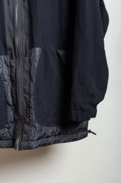 Sage De Cret – High Density CO/NY X CO/PO/WO Twill Reversible Military Jacket 31-40-3284 – Black 17 Sage De Cret – High Density CO/NY X CO/PO/WO Twill Reversible Military Jacket 31-40-3284 – Black -Salomon Boutique rdv sage de cret 12 scaled 1