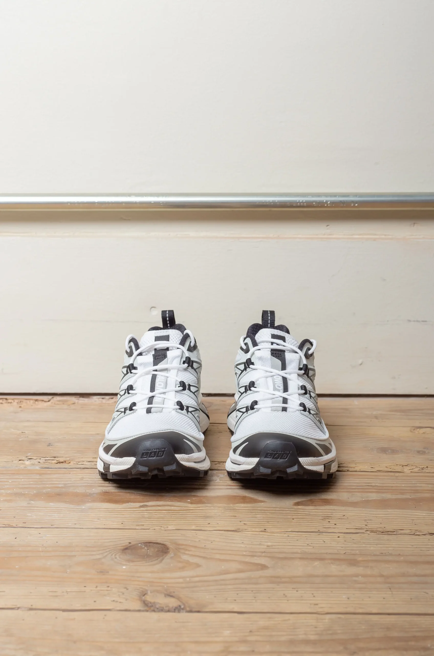 Salomon – Women Shoes XT-6 Expanse – White/Metal/Black 4 Salomon – Women Shoes XT-6 Expanse – White/Metal/Black – Image 2