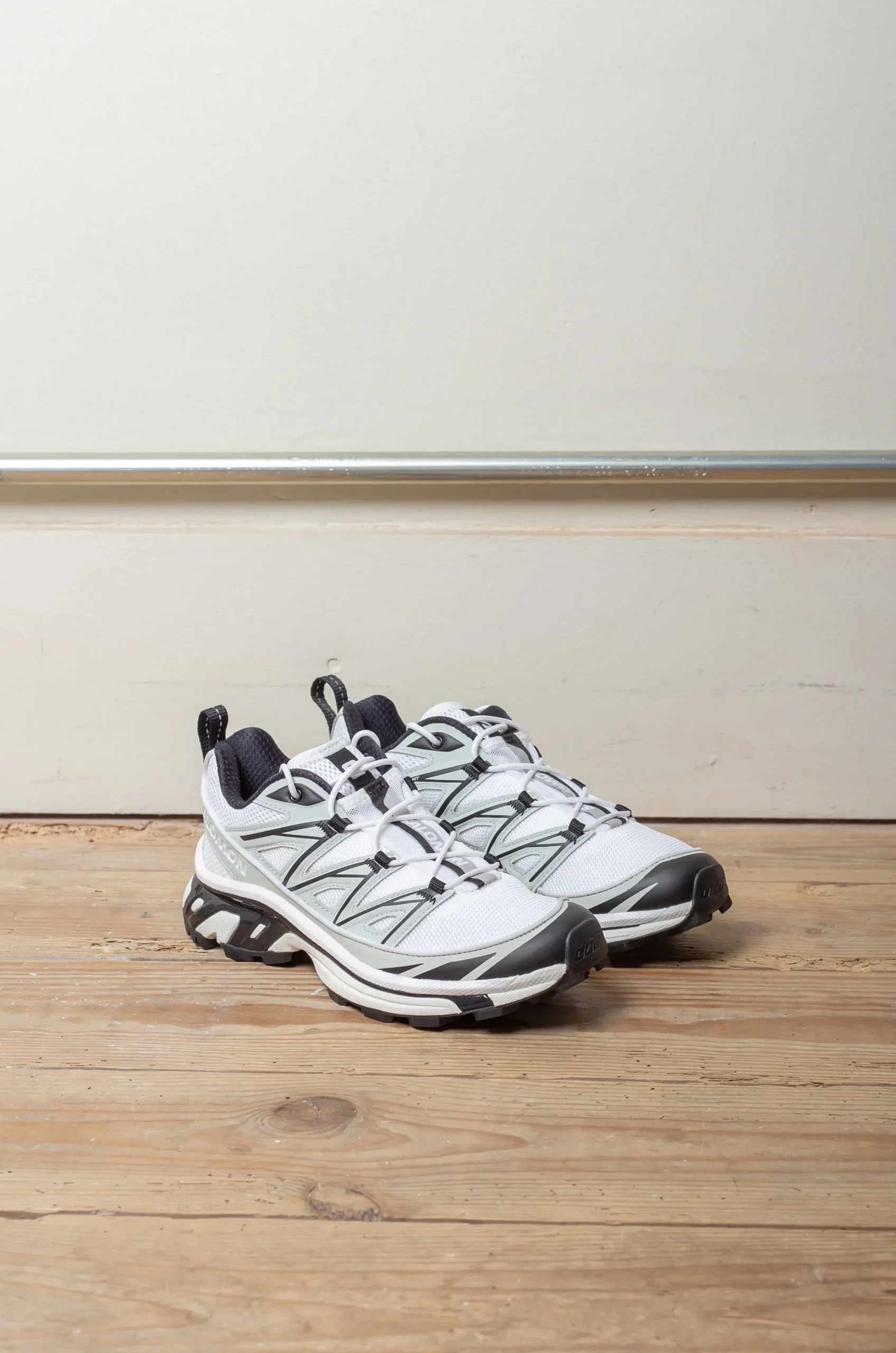 Salomon – Women Shoes XT-6 Expanse – White/Metal/Black 6 Salomon – Women Shoes XT-6 Expanse – White/Metal/Black – Image 4